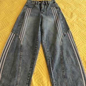 Micas NWT Light Wash Barrel Jeans Size XS